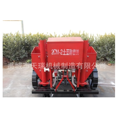 大量供應(yīng)優(yōu)質(zhì)高效土豆施肥種植機 同步實現(xiàn)施肥覆膜打藥 出口產(chǎn)品