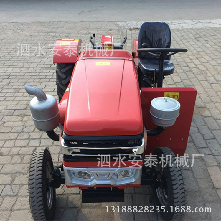 小型四輪拖拉機(jī)