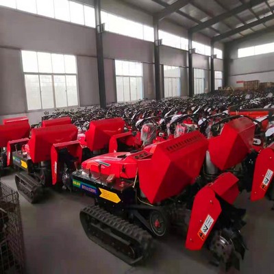 履帶拖拉機(jī)配多套農(nóng)機(jī)具帶遙控器的農(nóng)用拖拉機(jī)