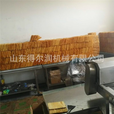 多功能煎餅薄脆油炸機 飯團酥油炸設(shè)備 小型脆餅面片油炸生產(chǎn)線