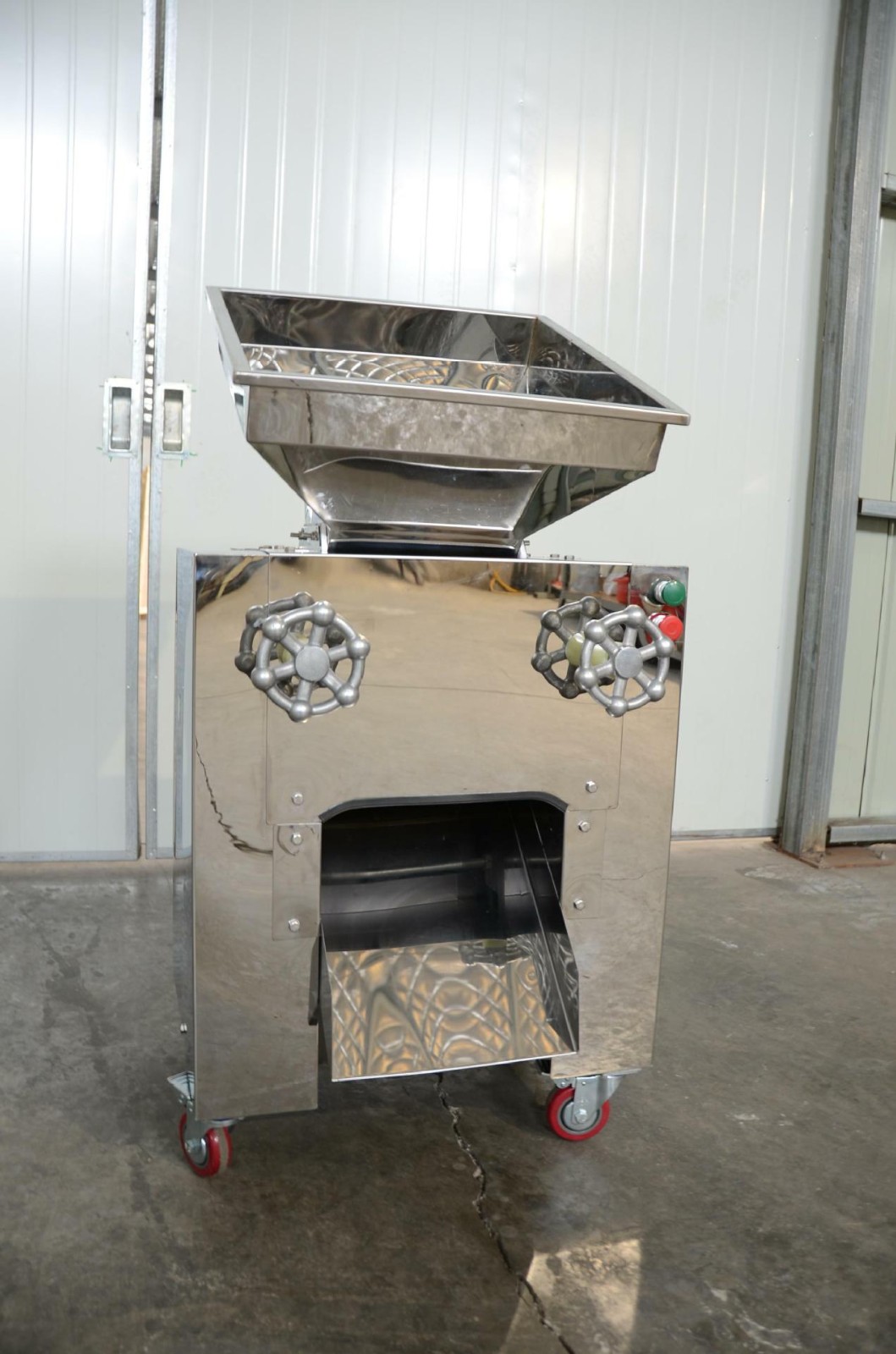 大米粉碎用 石頭輥磨米機(jī) 制作年糕機(jī) 韓糕機(jī) 米糕機(jī)