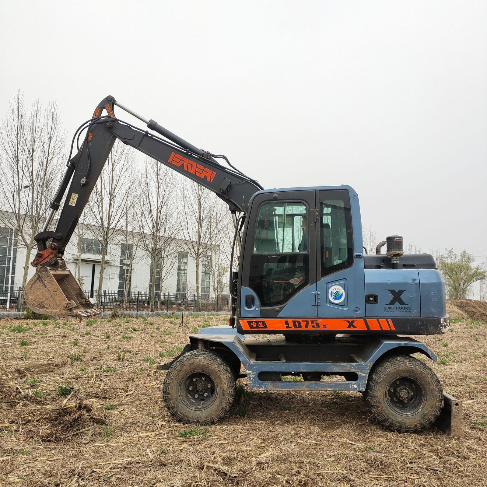 雷道 輪挖 開溝機 旋轉挖 農(nóng)用機械 隨車抓 遮木拾裝機 抓鋼機