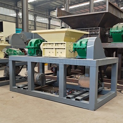 老樹根木材粉碎機(jī) 800型木頭撕碎機(jī)一機(jī)多用 廢木果樹撕碎機(jī)