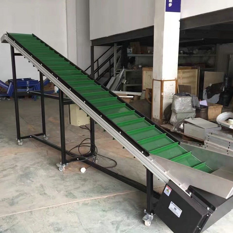 移動式小型擋板提升機 定制裙邊擋板爬坡皮帶輸送機 提升機設(shè)備