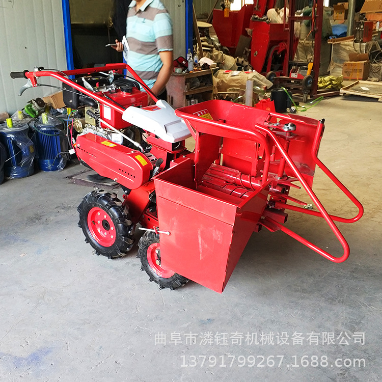 小型玉米收獲機(jī)