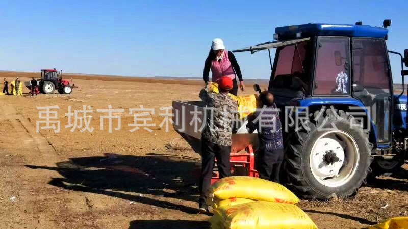 塑料桶單盤(pán)撒播機(jī)