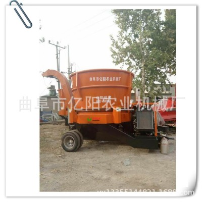 徐州草捆粉碎攪拌機 行走式草捆粉碎機視頻