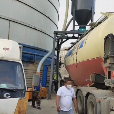 大連粉煤灰氣力吸灰機(jī)清庫(kù)裝車無(wú)塵氣力輸送機(jī)該機(jī)一小時(shí)30-40噸
