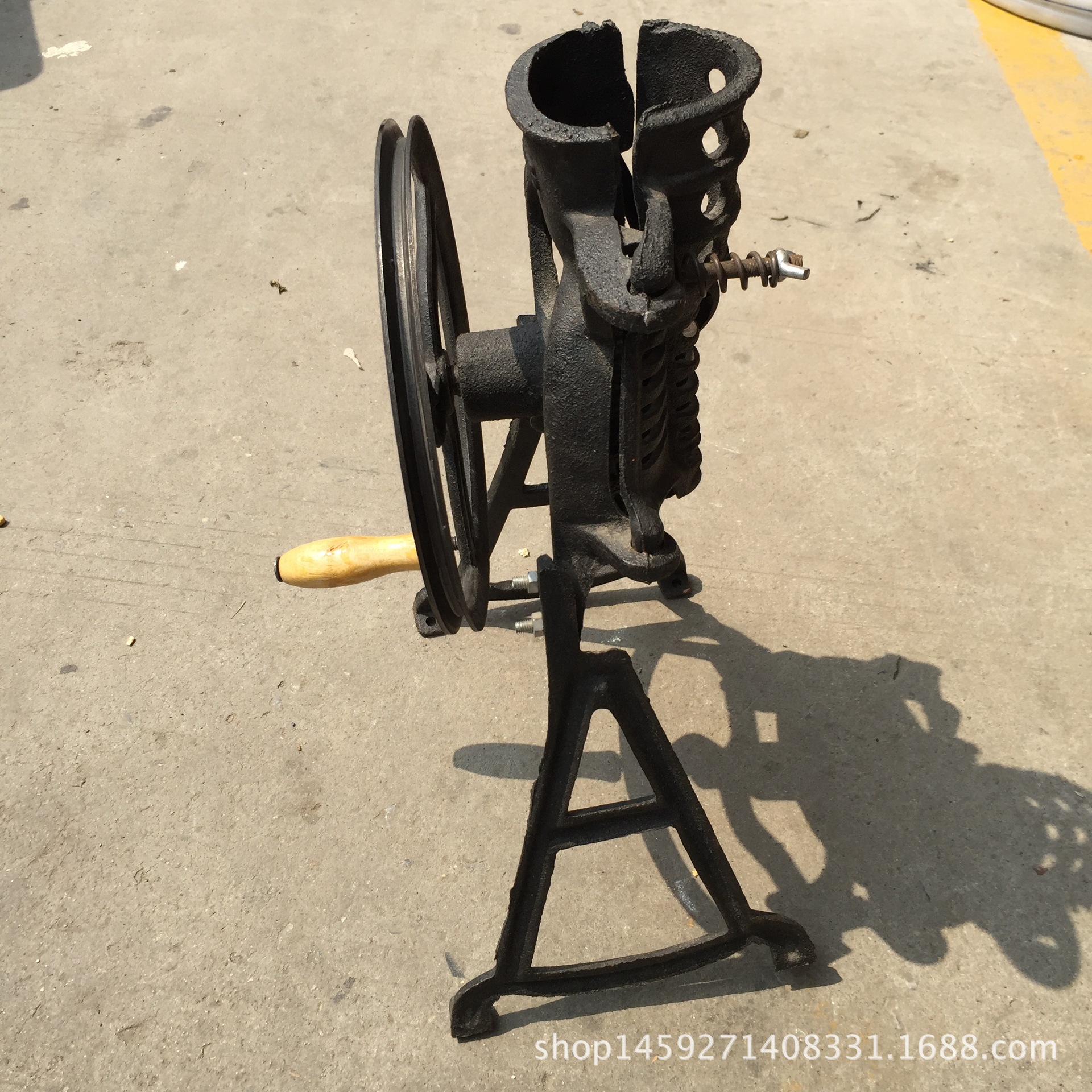 手動(dòng)鑄鐵玉米脫粒機(jī)