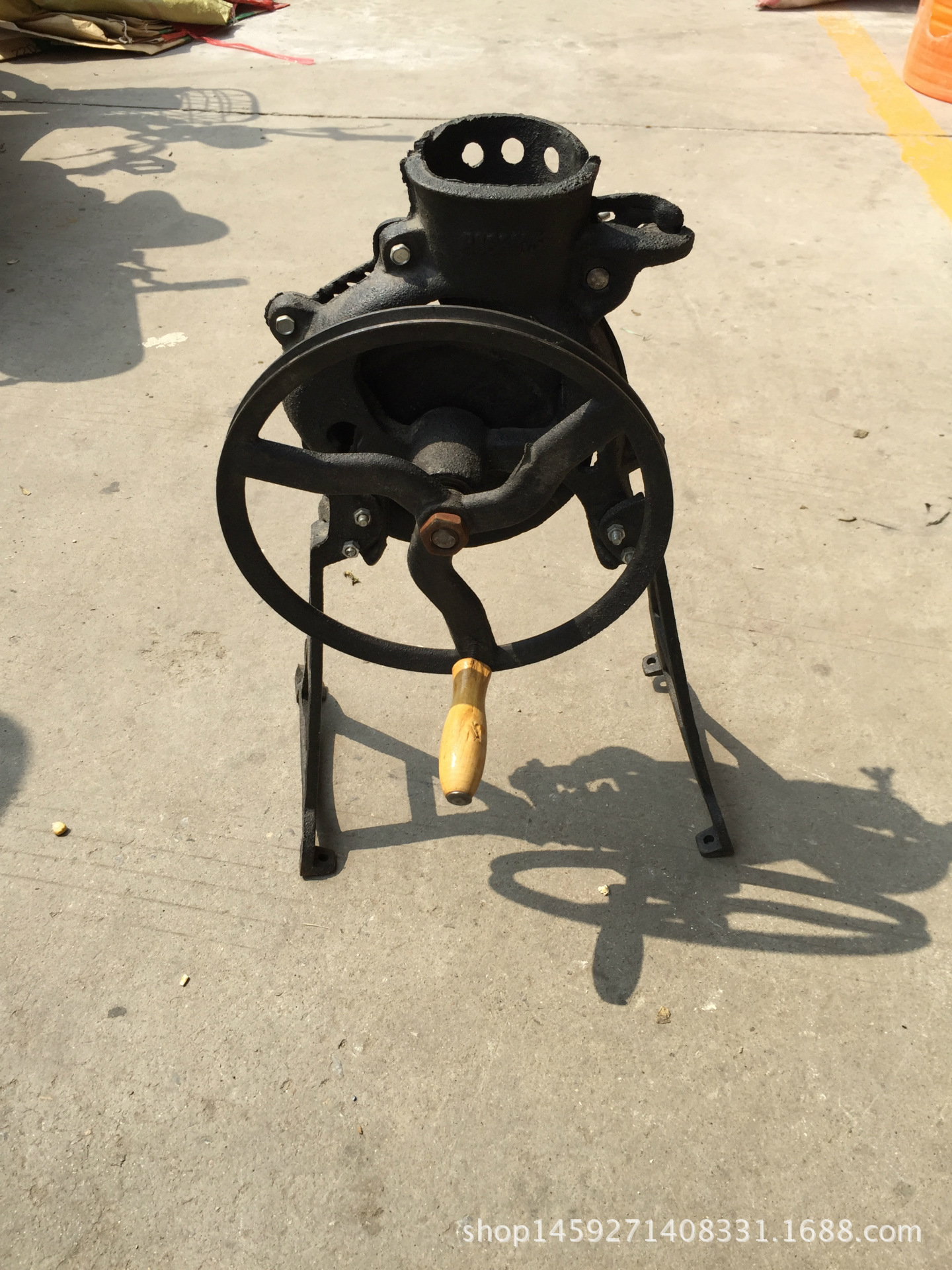 手動(dòng)鑄鐵玉米脫粒機(jī)