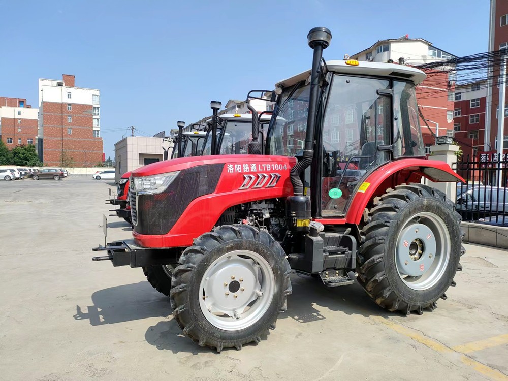 國四新車100馬力四輪農(nóng)用拖拉機(jī)1004旋耕犁地拖拉機(jī)