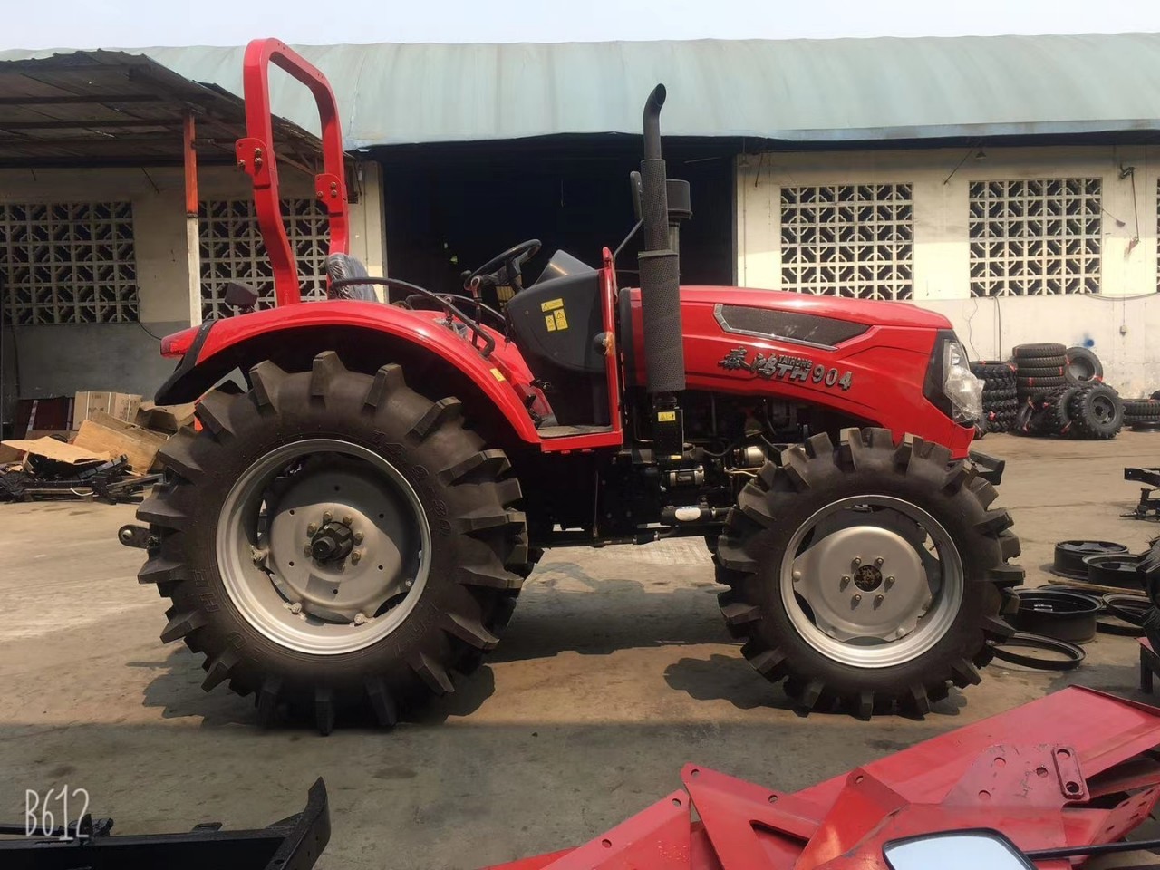 優(yōu)價批發(fā)泰鴻四驅(qū)四輪拖拉機  泰鴻多缸拖拉機拖拉機