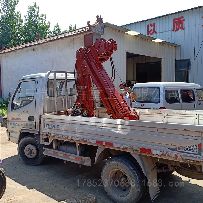 皮卡車安裝1.2車載噸折疊吊機(jī) 折疊吊車液壓360度旋轉(zhuǎn)吊機(jī)