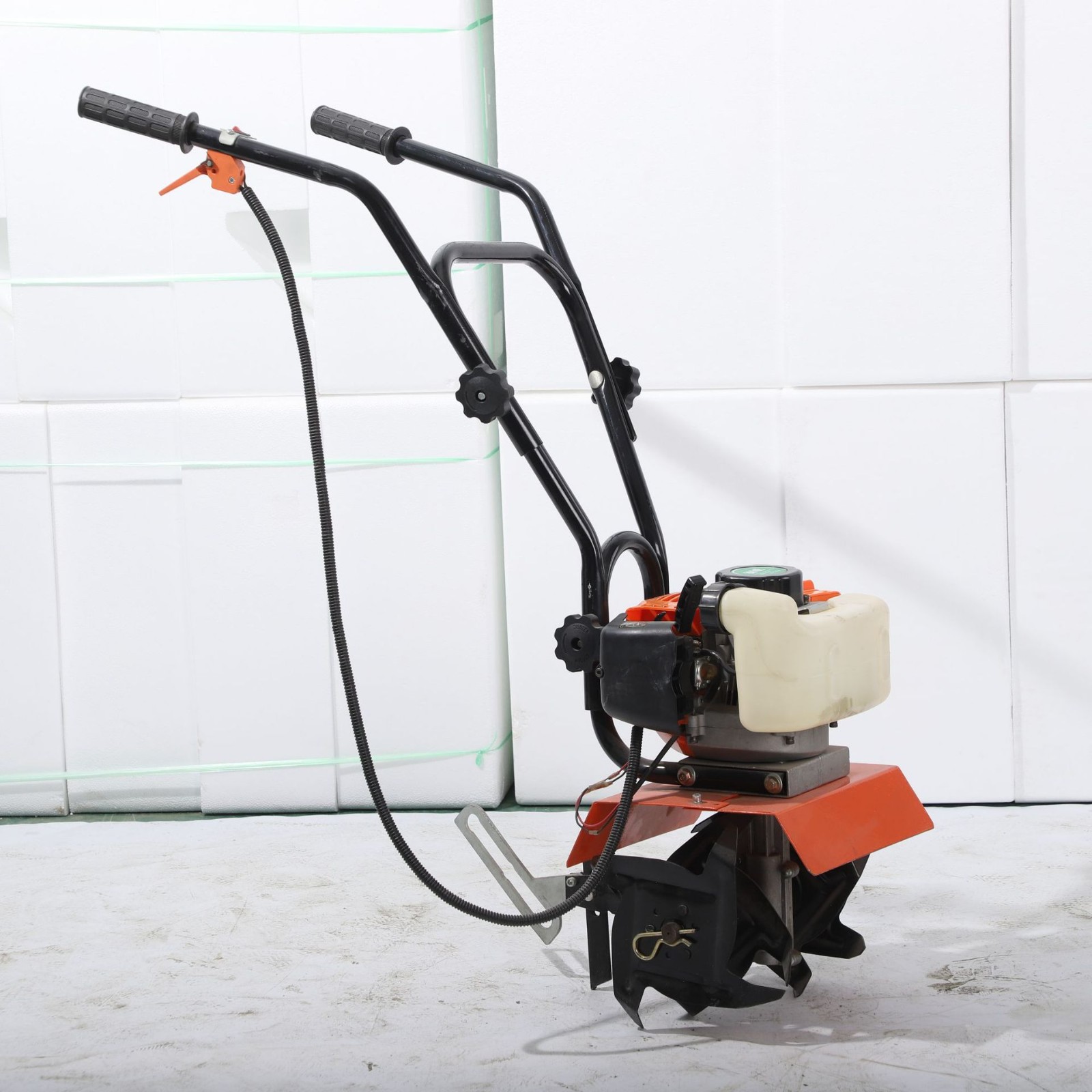 廠家批發(fā)大功率微耕機(jī)農(nóng)用汽油小型旋耕機(jī)翻土機(jī)多功能除草機(jī)神器