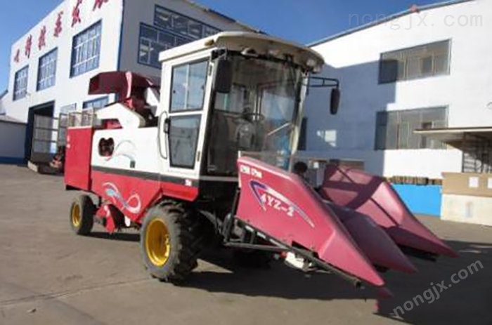 興義農(nóng)豐4YZ-2型玉米收獲機(jī)