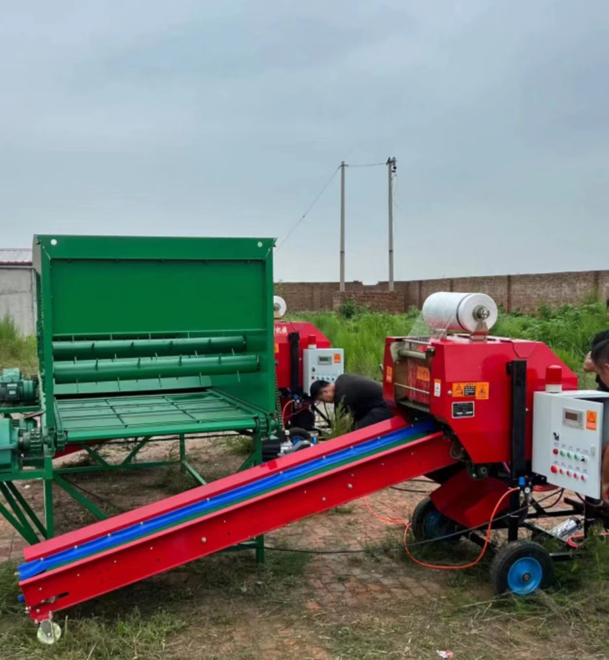 上料機(jī)配青儲(chǔ)飼料打捆包膜一體機(jī) 圓草捆青貯飼料打捆機(jī)售后三年