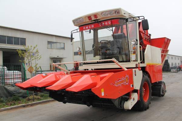 國豐4行國豐4YZP-4E型自走式玉米收獲機(jī)