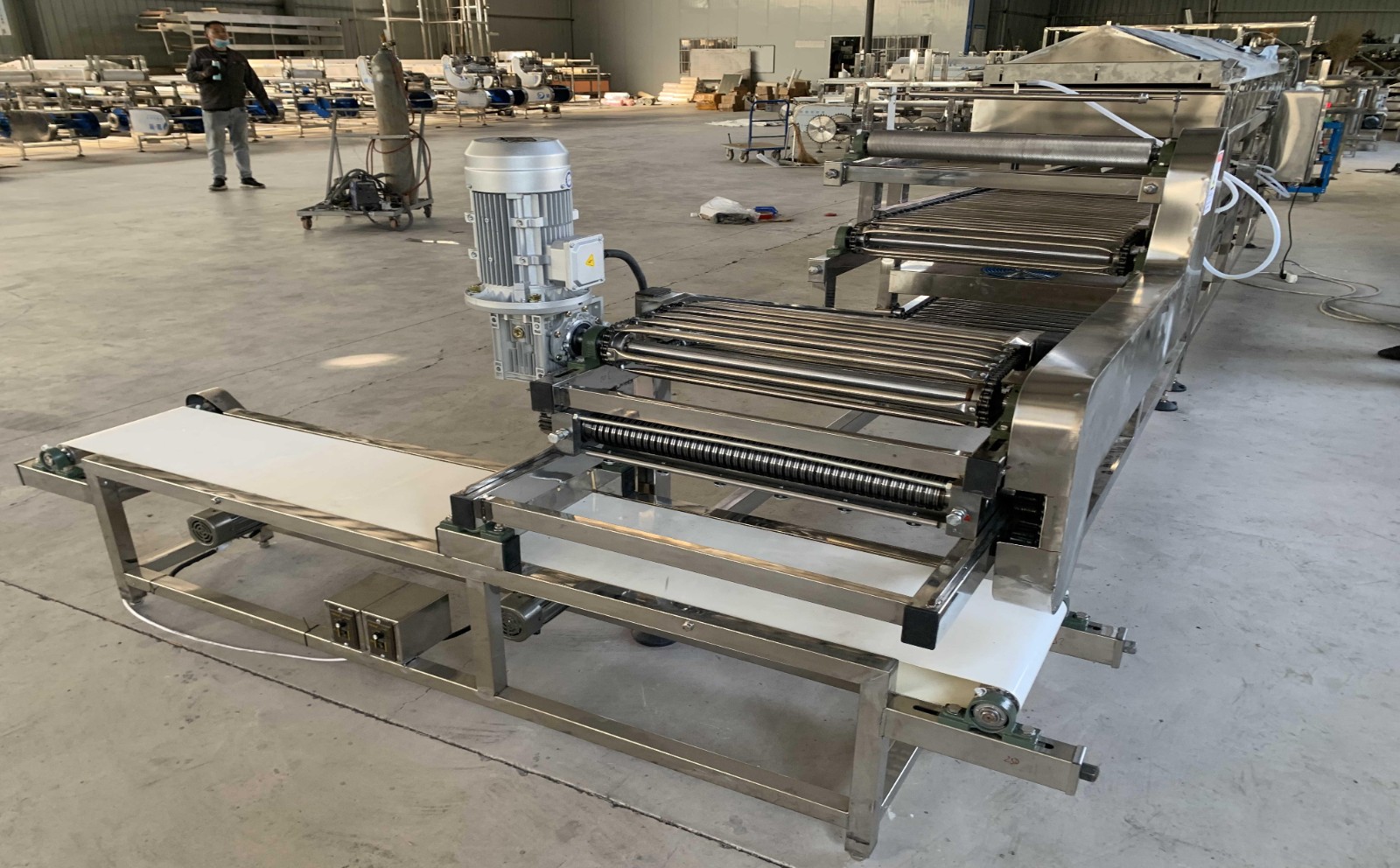 匯眾4米蒸箱條形涼皮機(jī)800型全自動(dòng)涼皮機(jī)器