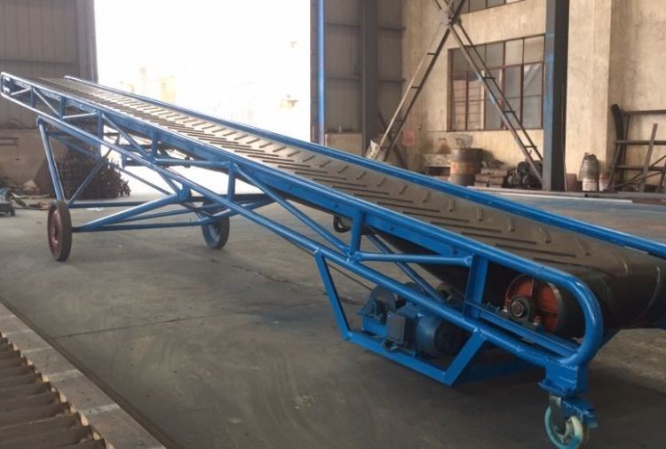 正鑫廠家定制皮帶輸送機(jī) 升降帶式上料機(jī) 爬坡輸送帶 糧食裝車