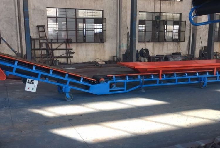 正鑫 大傾角爬坡皮帶輸送機(jī) 廠家定制 可移動(dòng)糧食建材輸送設(shè)備