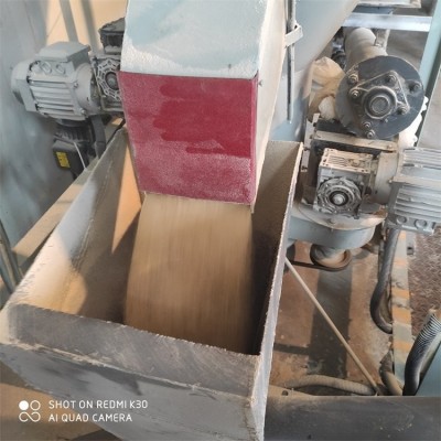 大型飼料生產(chǎn)加工機(jī)組 養(yǎng)雞養(yǎng)豬飼料粉碎攪拌機(jī) 節(jié)省人力