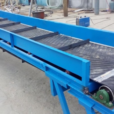 裝車皮帶運輸機 石場橡膠帶運輸設(shè)備廠家 規(guī)格齊全