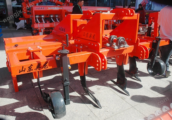 山東奧龍1SZL-310深松整地聯(lián)合作業(yè)機