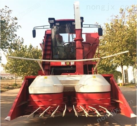 自走式玉米青貯機