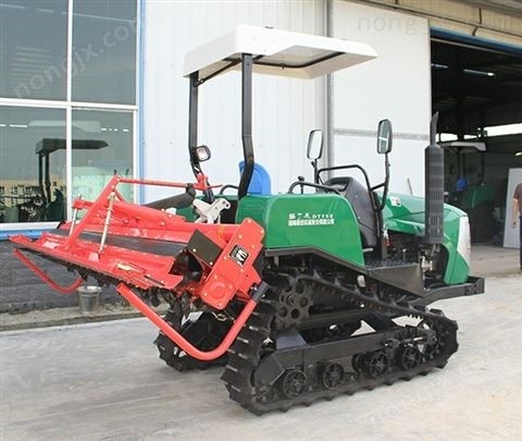 履帶拖拉機(jī)
