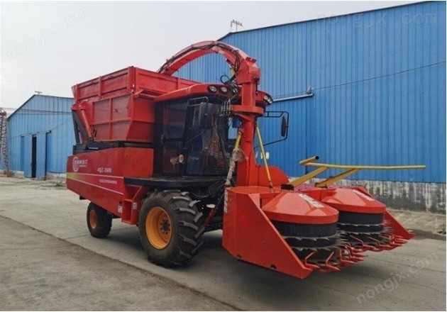 原陽(yáng)偉凡4QZ-2600自走式青飼料收獲機(jī)