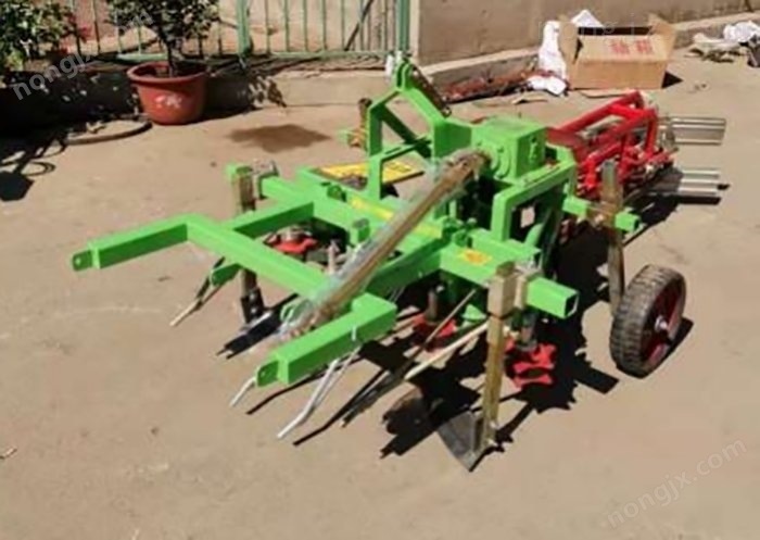 黑山建國(guó)4HW-2(990)型花生挖掘機(jī)