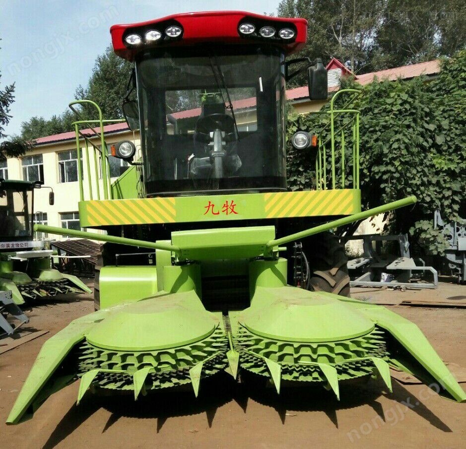 自走式青貯收獲機(jī)