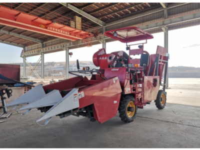 新農(nóng)發(fā)4YZP-2D 型自走式玉米收獲機